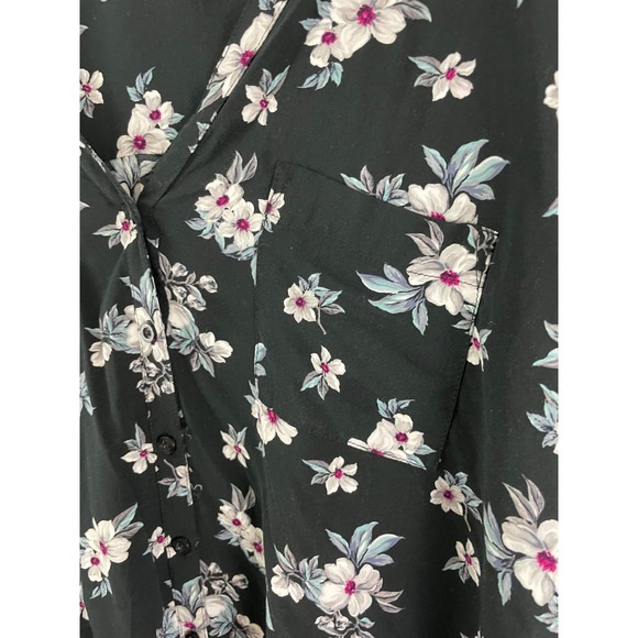 Torrid 5X Black White Floral Top Button Front V Neck Blouse Front Pocket - Picture 5 of 6
